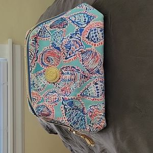 EUC Lilly Pulitzer structured makeup bag jn Shell Me About It